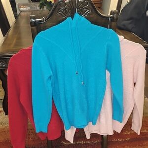 100% Cashmere Sweater's Bundled